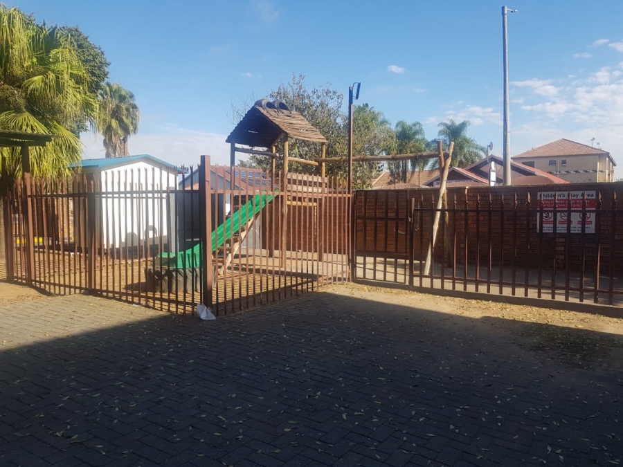 1 Bedroom Property for Sale in Rustenburg Central North West